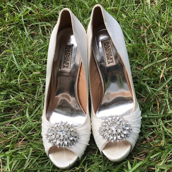 Badgley Mischka Shoes - Badgley Mischka satin heels Sz 8.5M